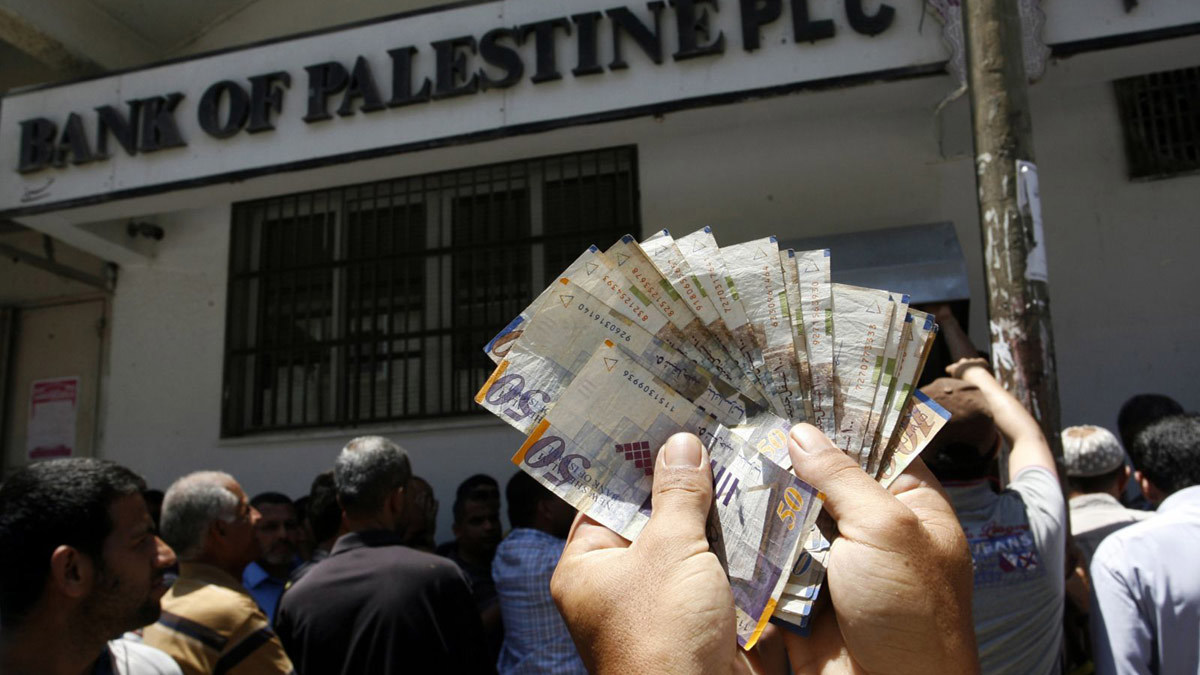 السلطة الفلسطينية تقر "خطة طوارئ" لمواجهة أزمة اقتطاع أموال الضرائب