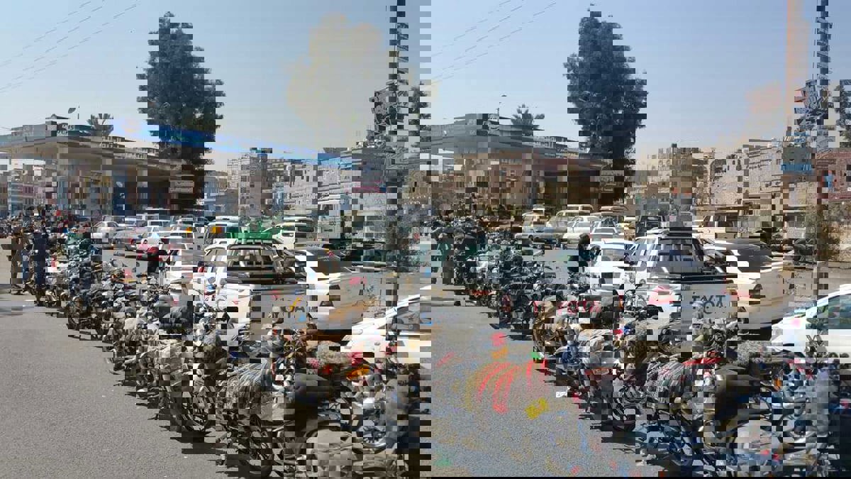 اليمن.. الحوثيون يرفعون أسعار البنزين بنحو 27%