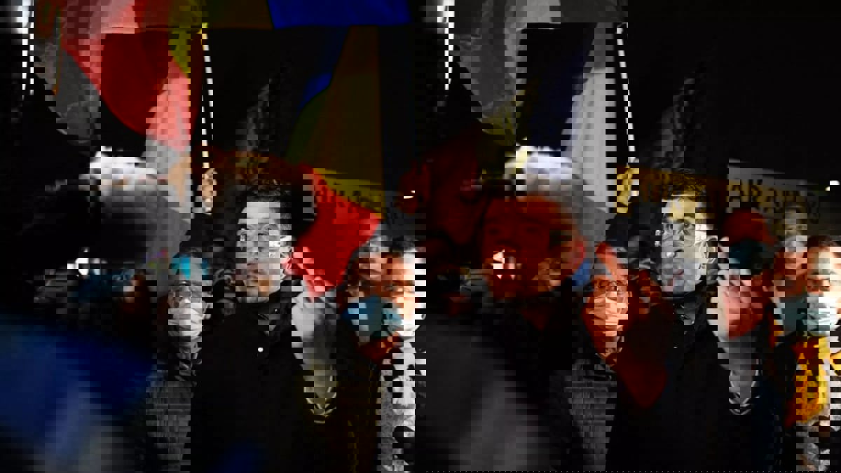 رومانيا.. اليمين المتطرف يستحضر شعارات ترامب و"دراكولا"