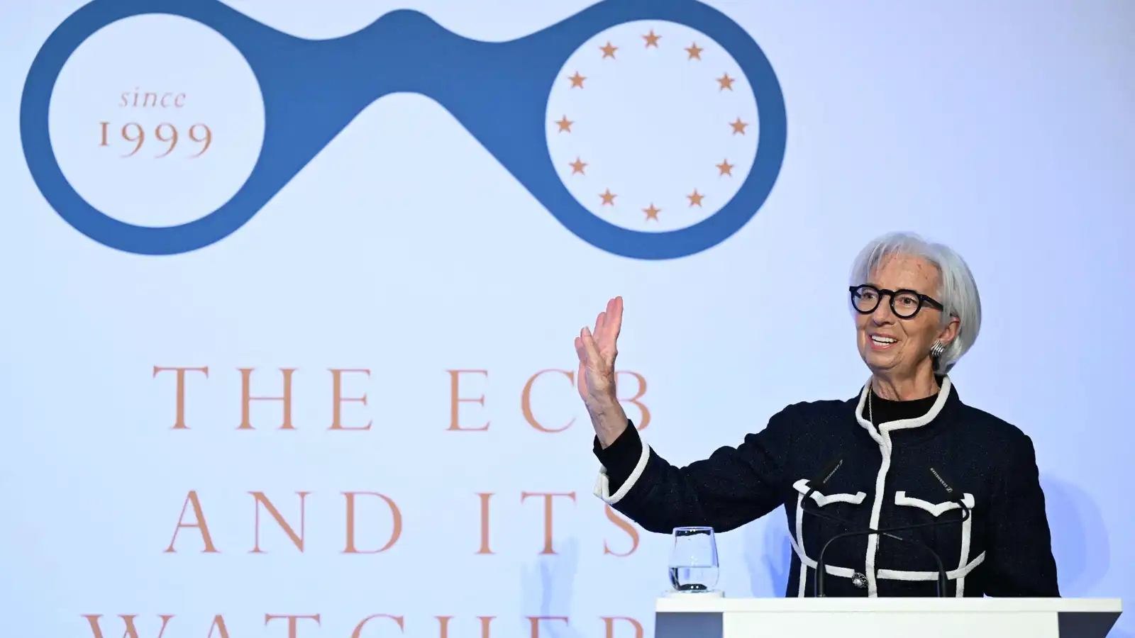 هروب لاغارد إلى "دافوس".. كيف تخطط فرنسا لحكم أوروبا من خلف الستار؟