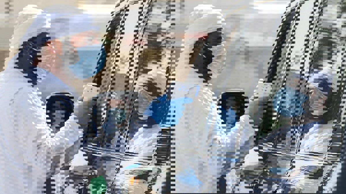 الإمارات تسجل وفاة و624 إصابة جديدة بكورونا