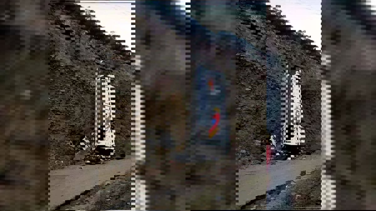 "افتحوا الطرقات".. هجوم حاد ضد الحوثيين عقب حادث سير مروع في لحج