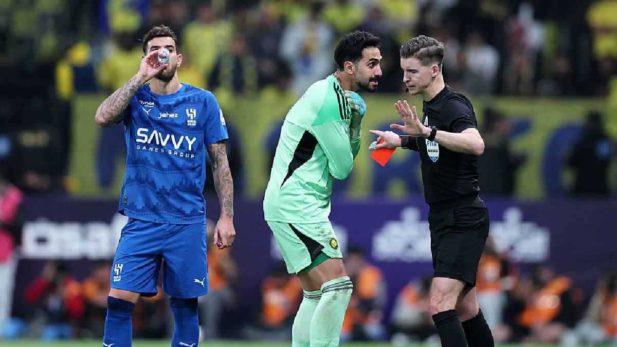 هل يجب أن يرحل نواف العقيدي عن النصر السعودي؟