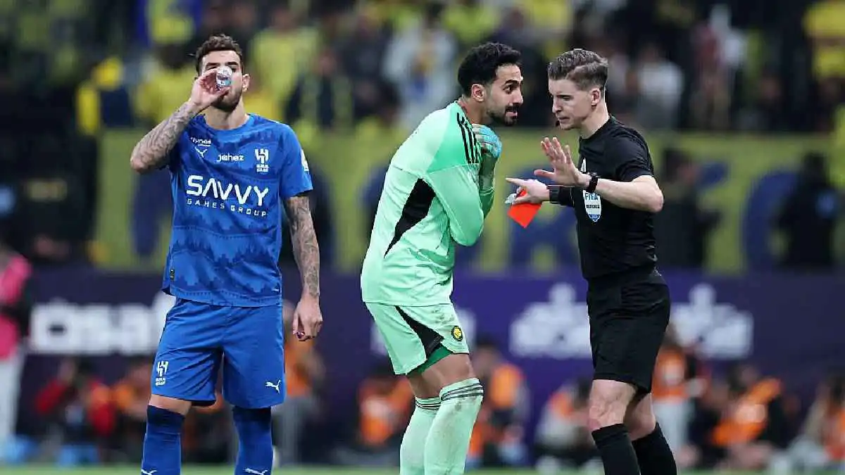 هل يجب أن يرحل نواف العقيدي عن النصر السعودي؟