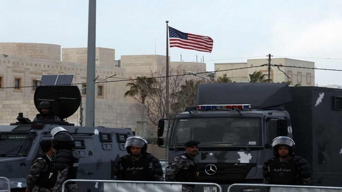 إطلاق نار في محيط السفارة الأمريكية في الأردن (صور)