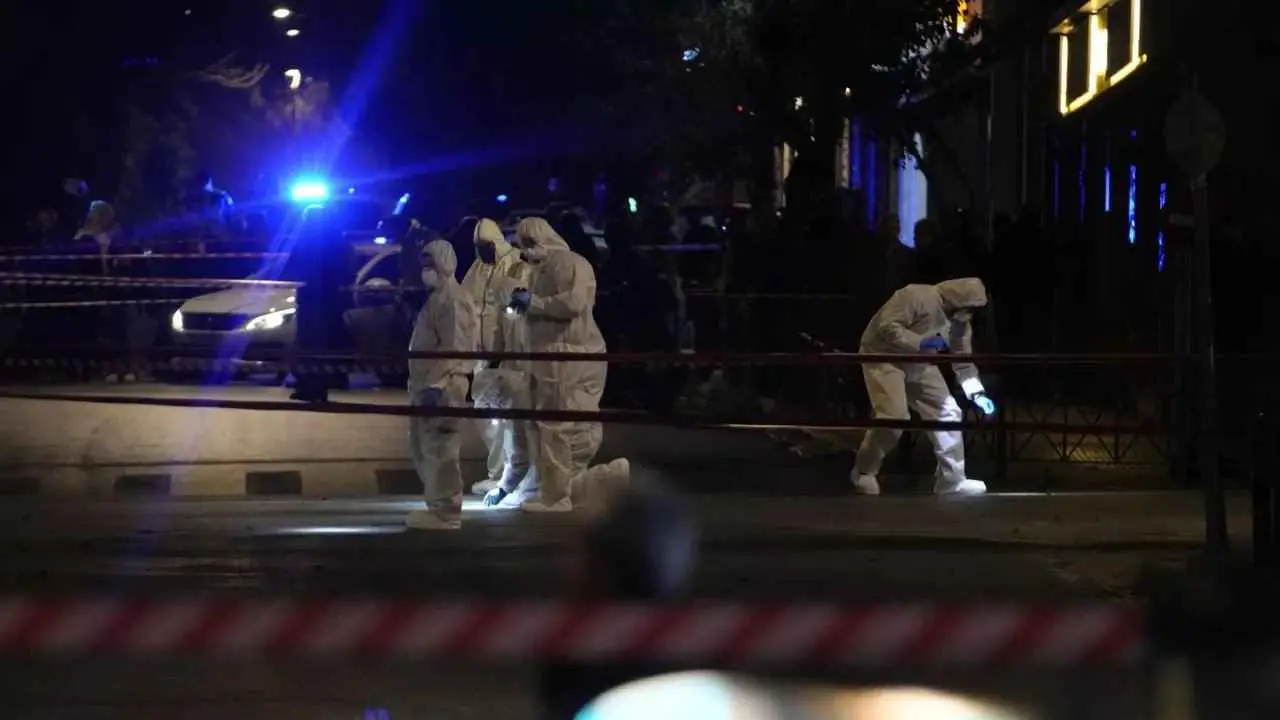 "تحذير مسبق".. انفجار قنبلة زرعت قرب "قطارات أثينيا"