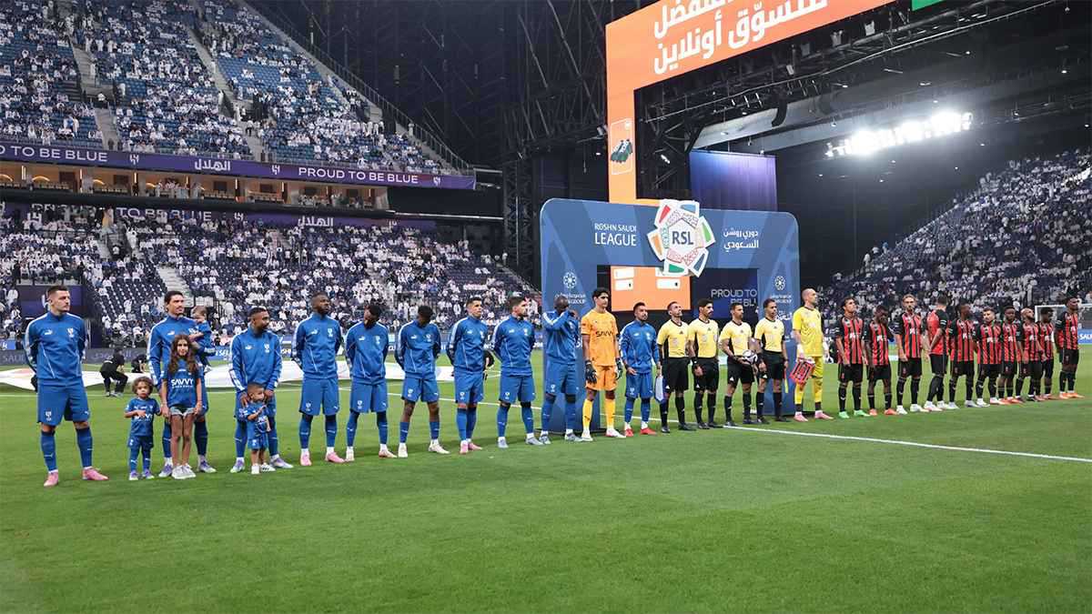 مولودية الجزائر يرفض عرضًا من الهلال السعودي لضم نجم الفريق