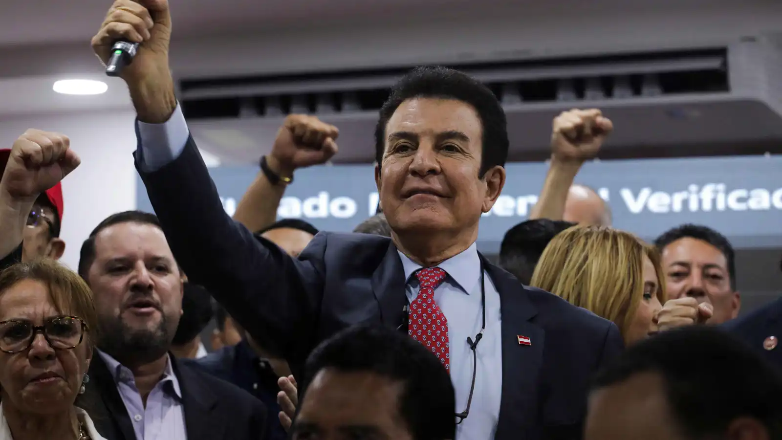 نصر الله يحرز تقدمًا طفيفًا في انتخابات هندوراس الرئاسية