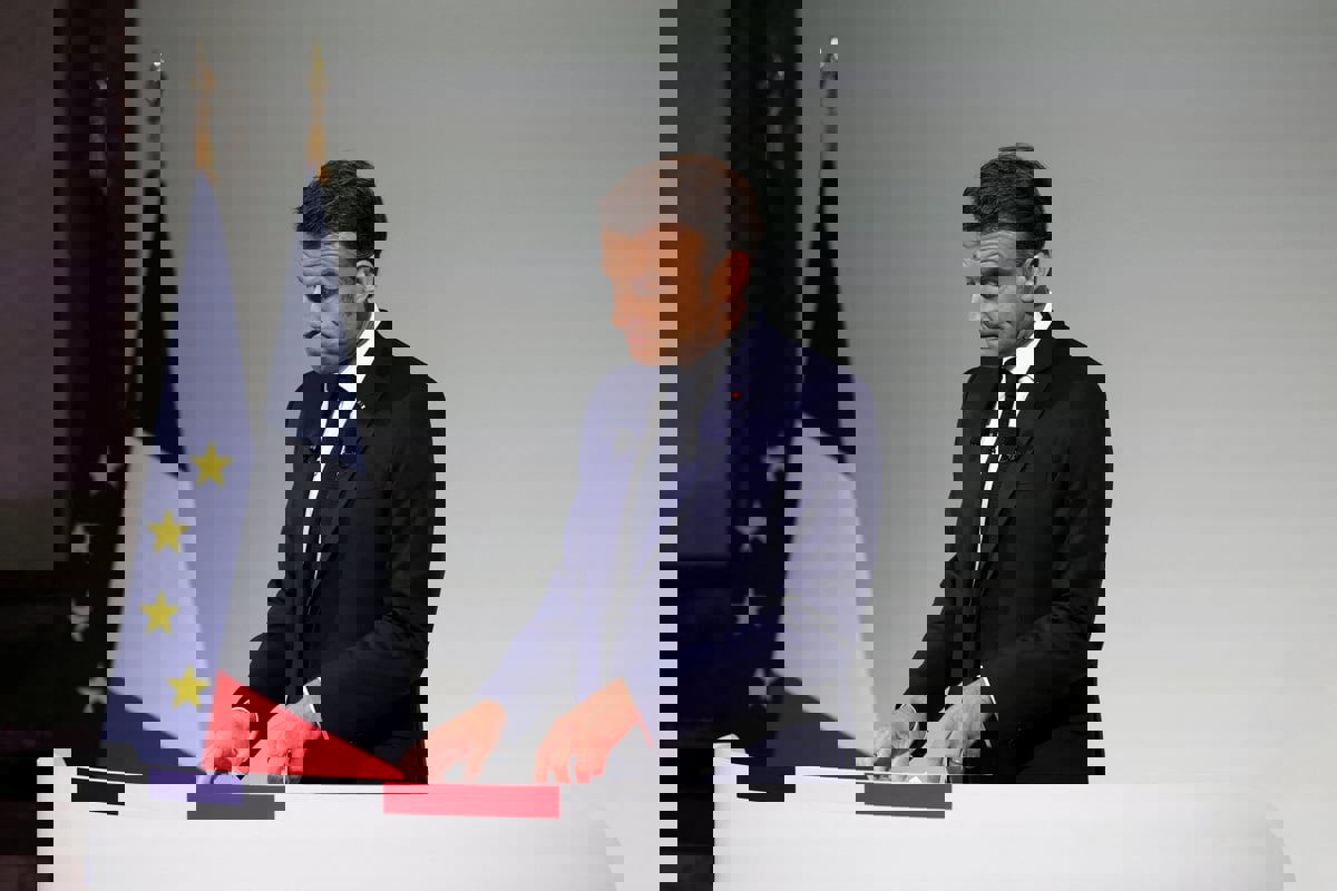 ماكرون يعرض "خطة المعركة" لاستعادة الأغلبية البرلمانية