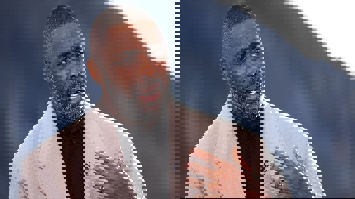 إدريس ألبا: لا أريد أن يطلق علي اسم "الممثل الأسود" 