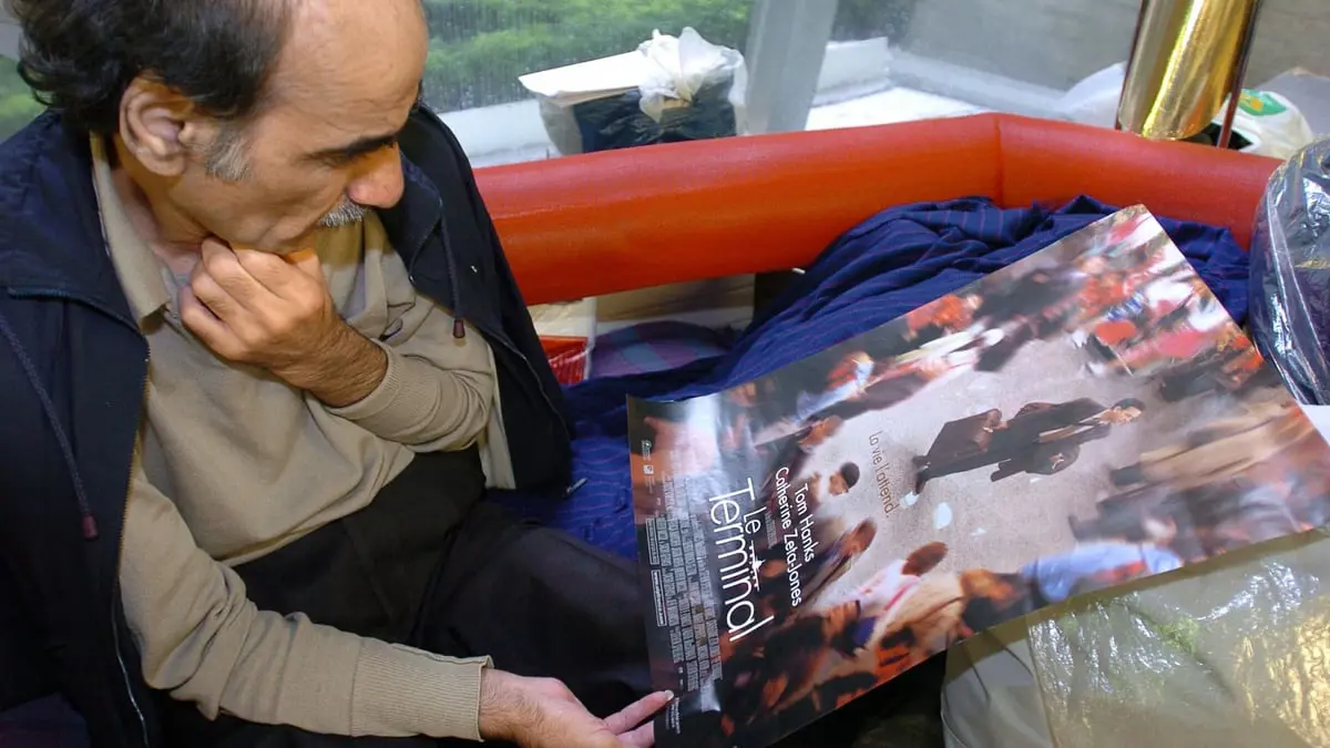 وفاة اللاجئ الإيراني الذي ألهم سبيلبرغ في مطار رواسي الباريسي