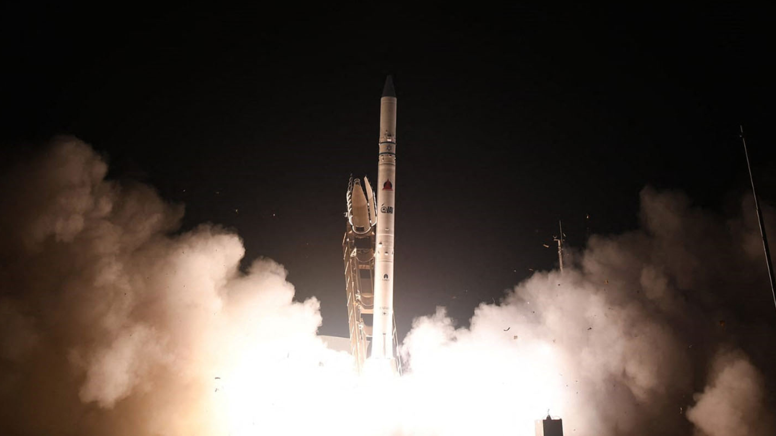 تحتاجه لخوض حروبها.. إسرائيل تطلق قمرًا صناعيًا جديدًا (صور)