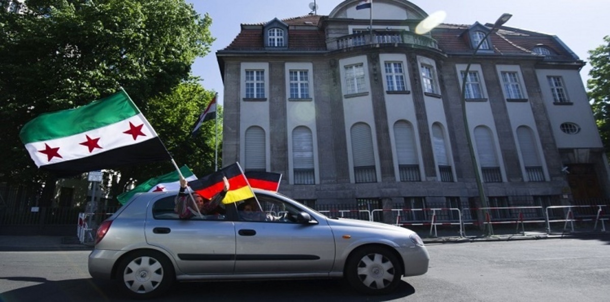 ميركل تدعو قطاع صناعة السيارات لتوفير فرص عمل لللاجئين‎