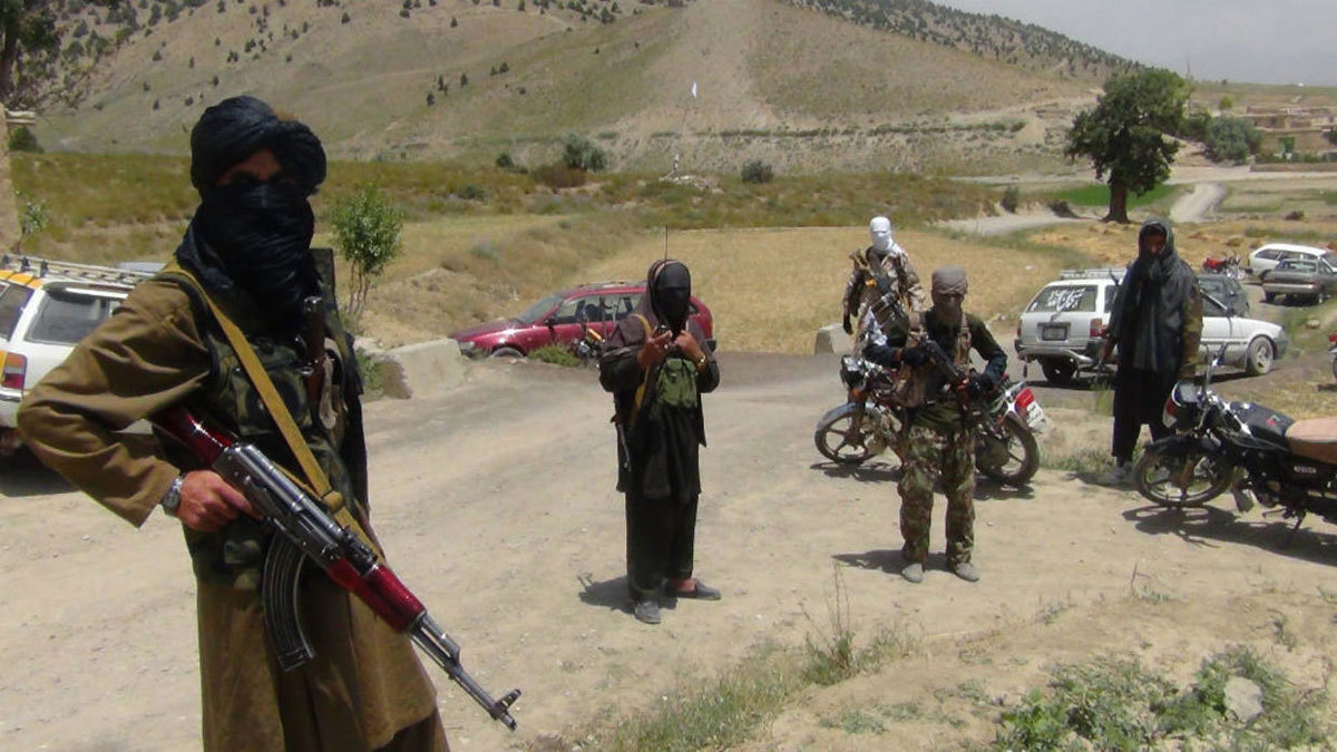 حركة طالبان تنقل رهينتين غربيين إلى مكان جديد بعد تأجيل صفقة مبادلة