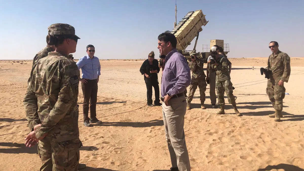 إسبر يزور العراق لبحث سحب قوات أمريكية من سوريا