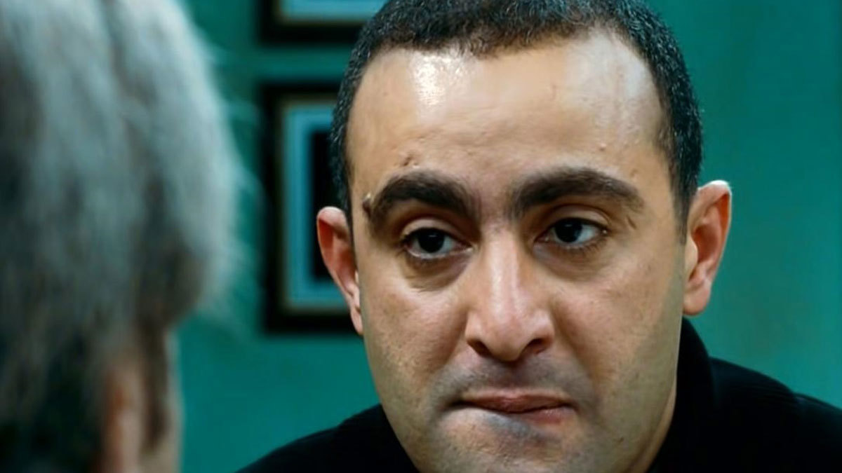 الفنان أحمد السقا ينفعل على صحفي استفزّه 