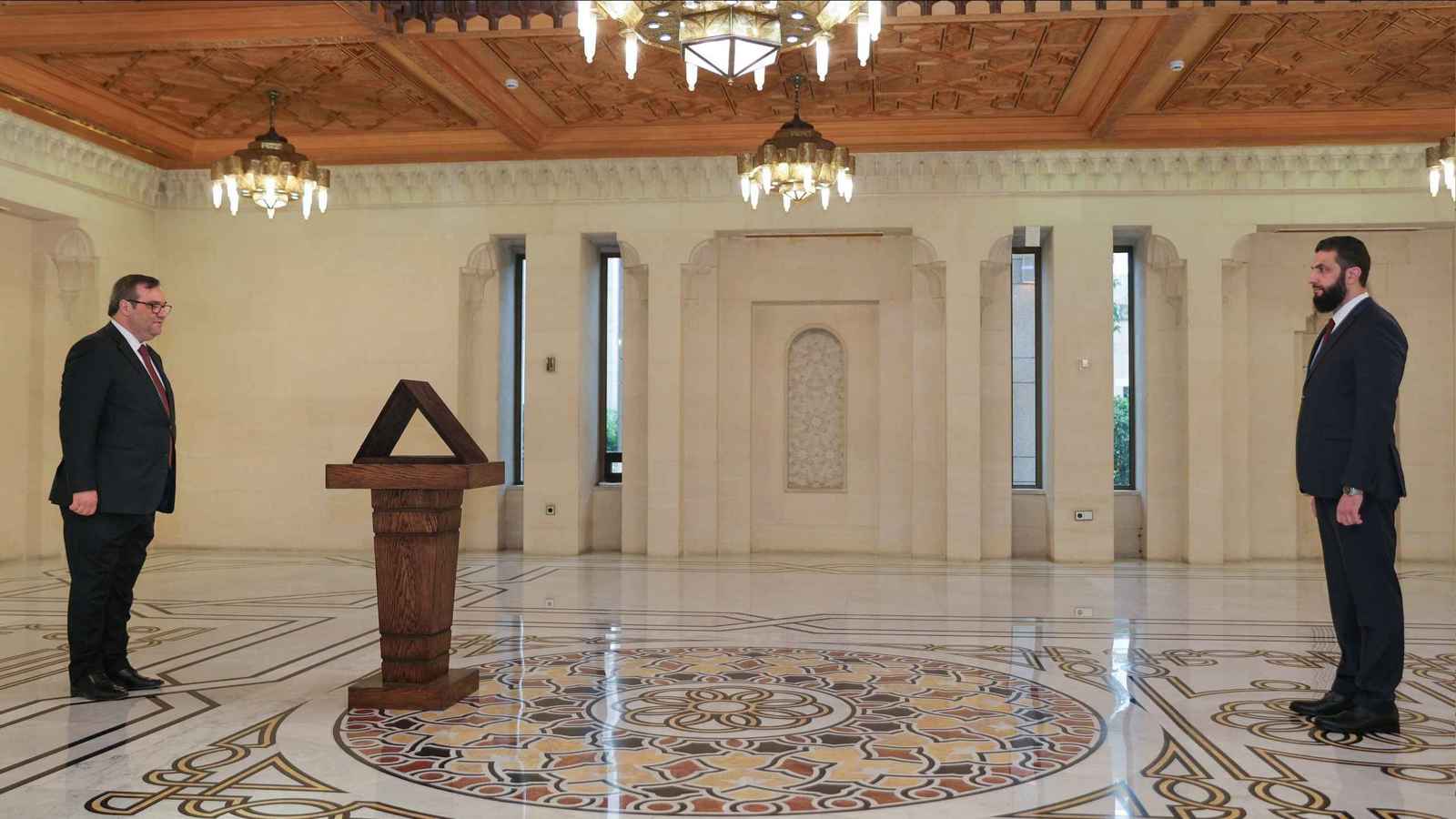 الحصرية يتسلّم رسميًا مهام حاكم مصرف سوريا المركزي (صور)