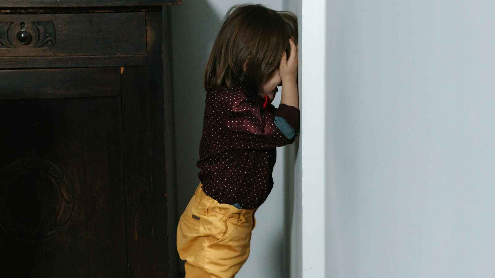 حقق 1.3 مليون مشاهدة.. فيديو يكشف عواقب النشأة في عائلة "لا تعتذر"