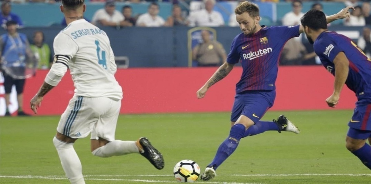 لماذا شتم حكم مباراة الكلاسيكو إيفان راكيتيتش؟ (فيديو)