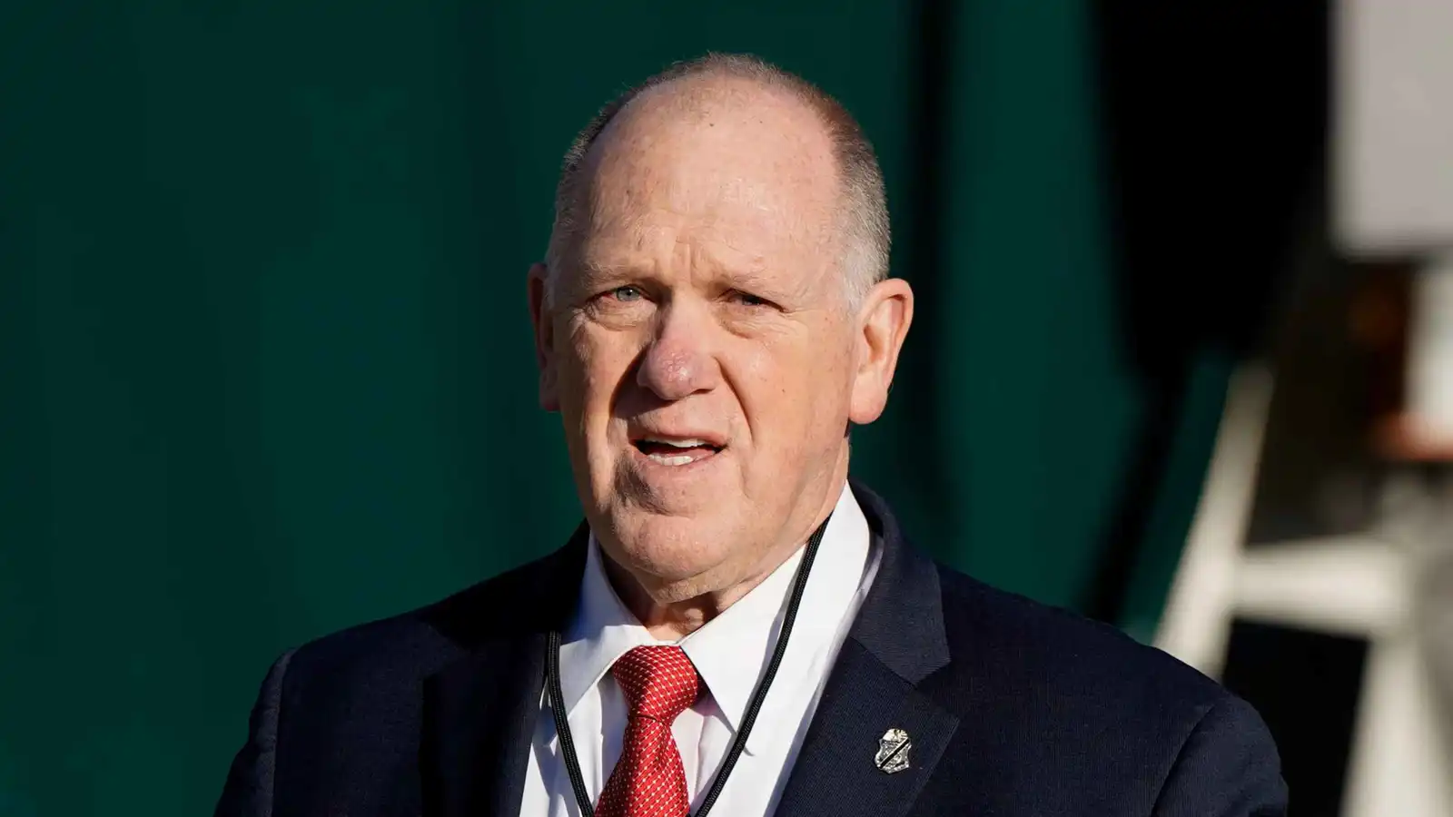 ترامب يرسل "قيصر الحدود" إلى مينيسوتا.. من هو توم هومان؟ (فيديو إرم)