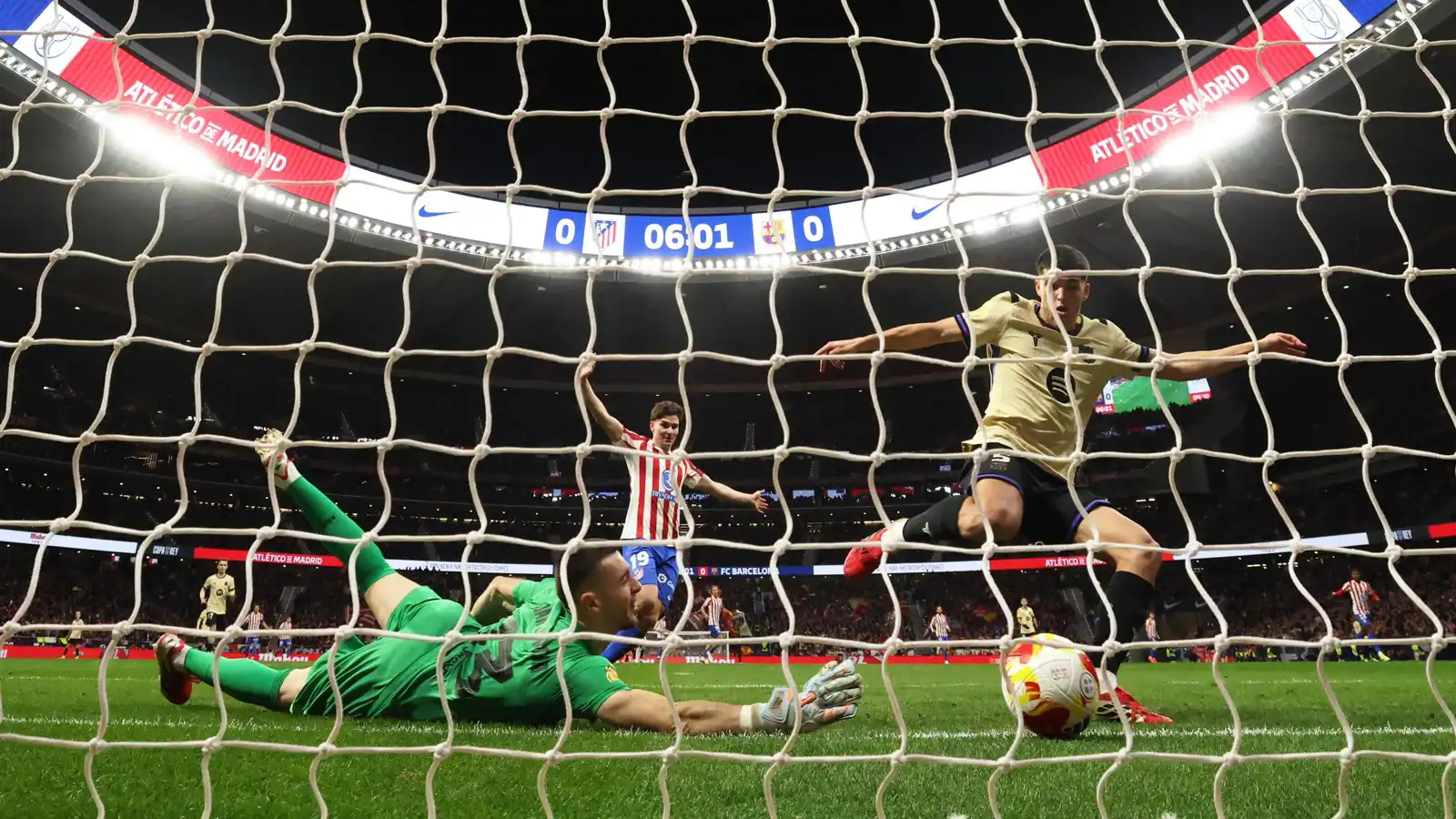 4 نجوم خذلوا هانزي فليك في انهيار برشلونة أمام أتلتيكو مدريد