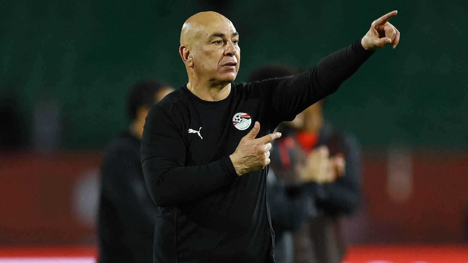 تصرف مثير من حسام حسن تجاه الجماهير التي شجعت بنين (فيديو)