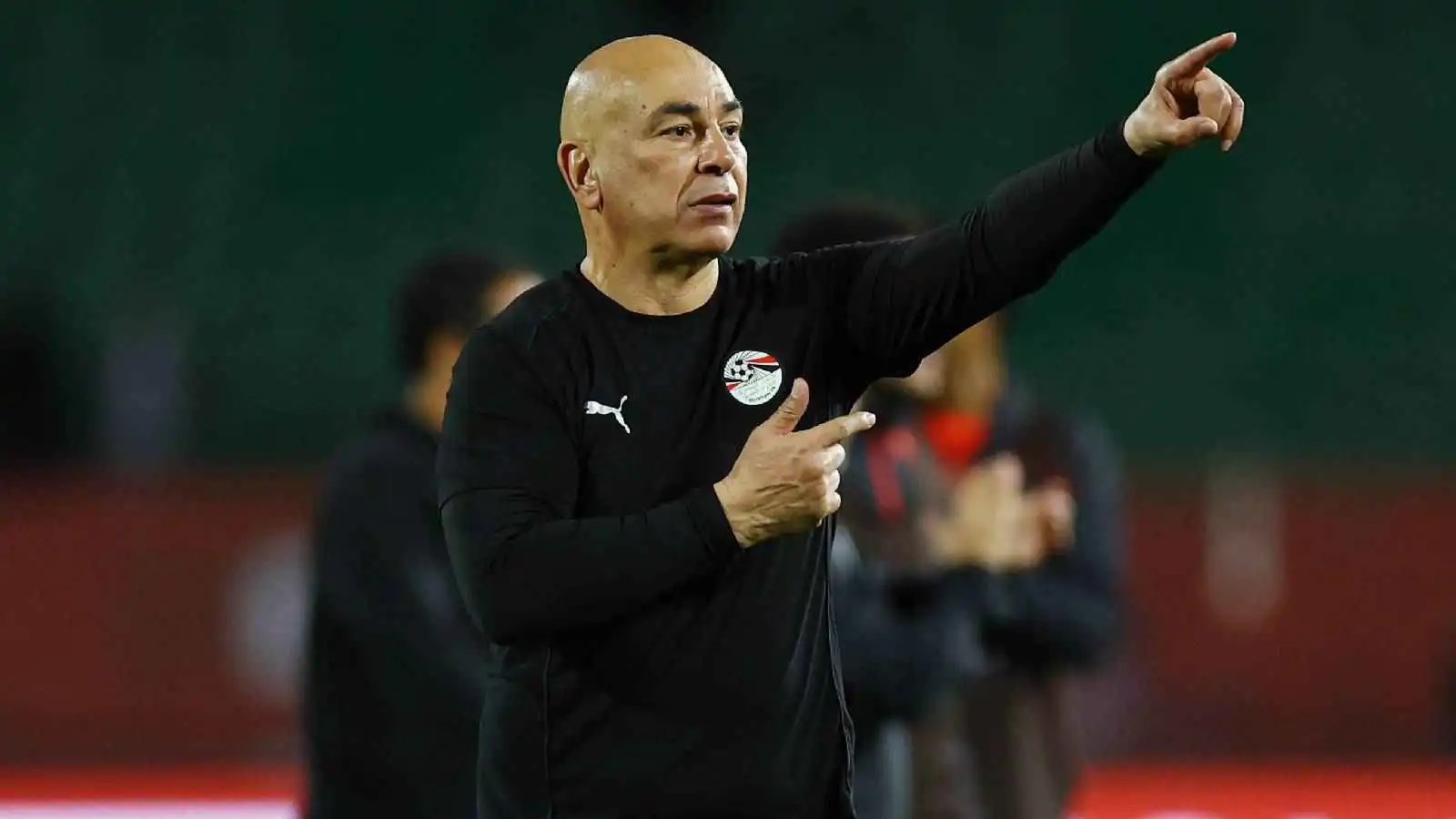 تصرف مثير من حسام حسن تجاه الجماهير التي شجعت بنين (فيديو)