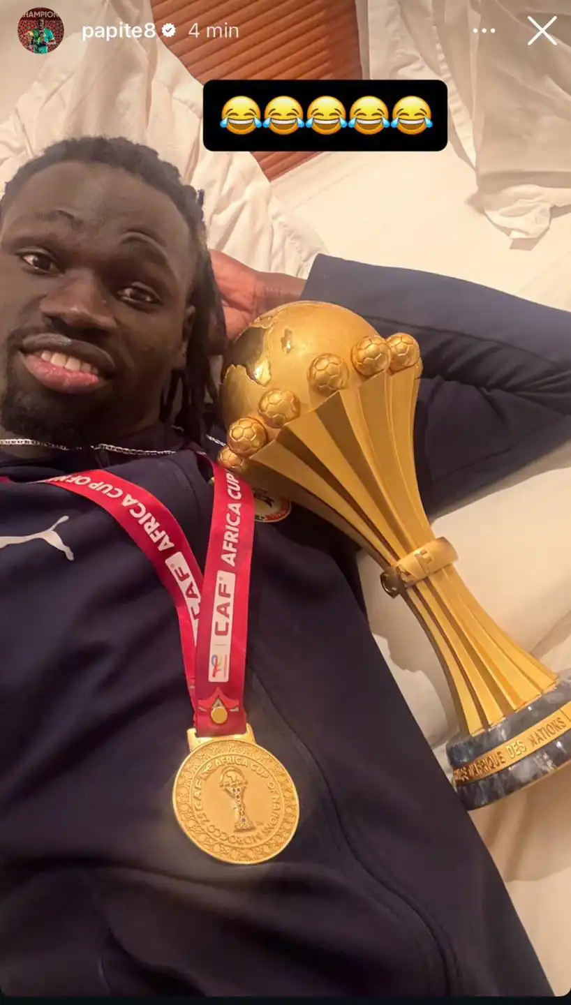 رسالة باب لاعب السنغال