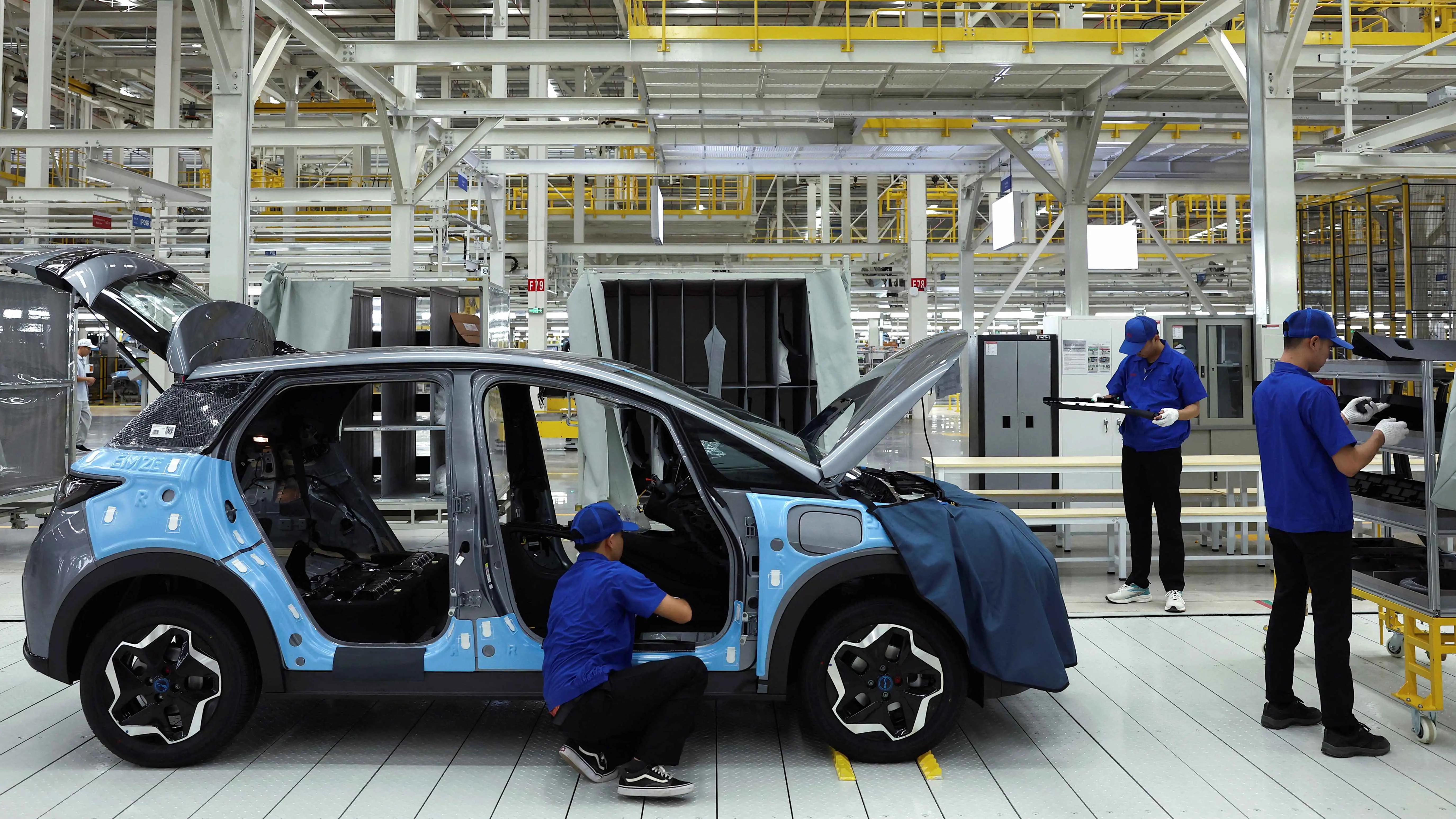 مجموعة "زد أف" الألمانية تعتزم إلغاء 14 ألف وظيفة