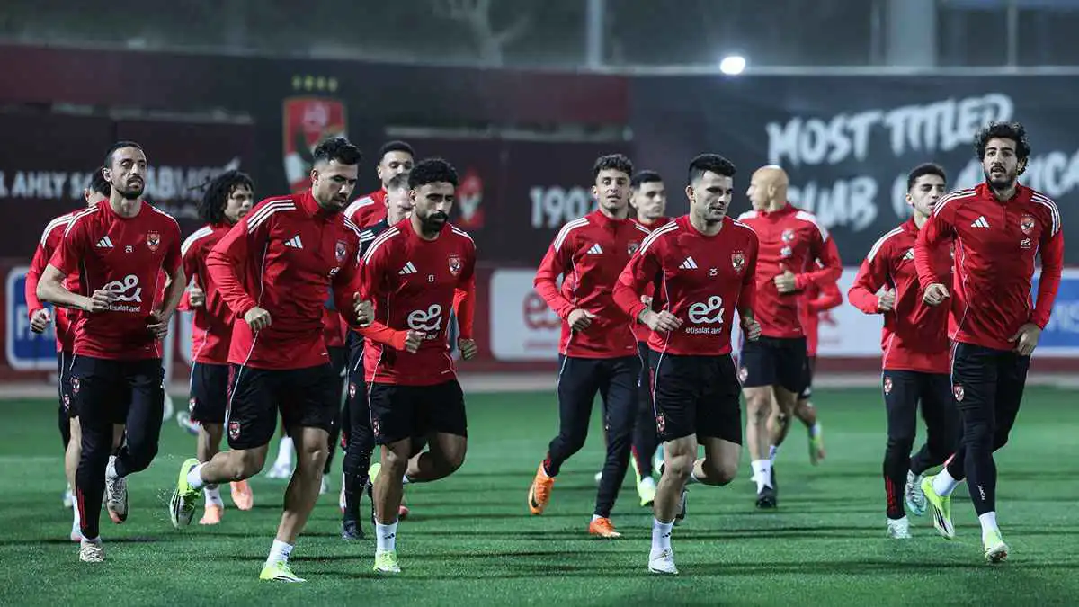 يريد جلسة مباشرة مع الخطيب.. توروب يفجر غضب نجم الأهلي المصري