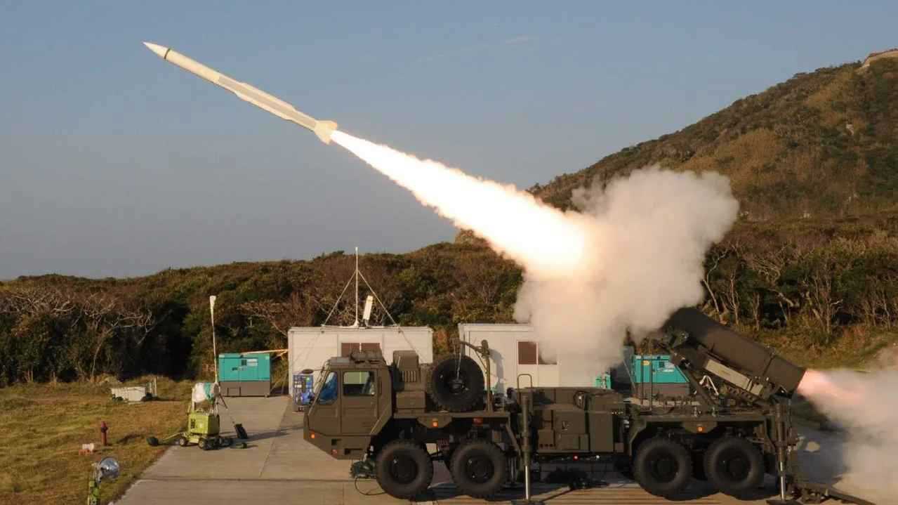 وحدات حرب إلكترونية ونشر صواريخ.. ماذا يحصل بين الصين واليابان؟