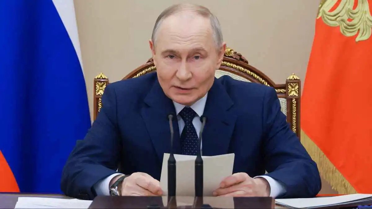 "مستفيد صامت".. هل منحت حرب إيران "نافذة نصر" لبوتين؟