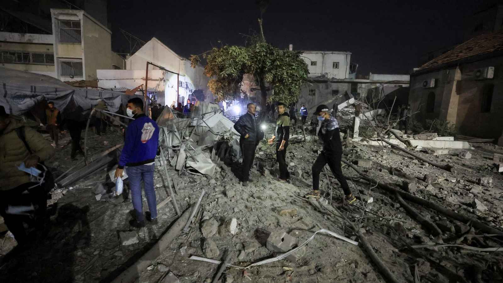 52 قتيلاً في غزة.. إسرائيل تكثف غاراتها شمالاً وجنوباً