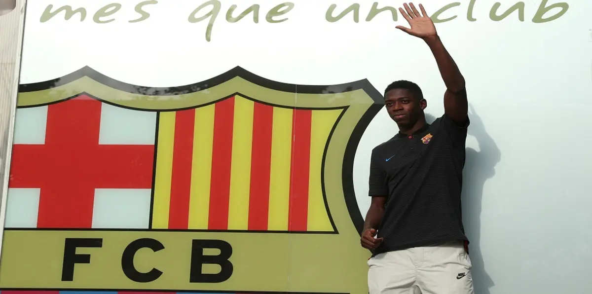 ديمبلي يصل برشلونة وجماهير بروسيا دورتموند تسخر منه (صور)