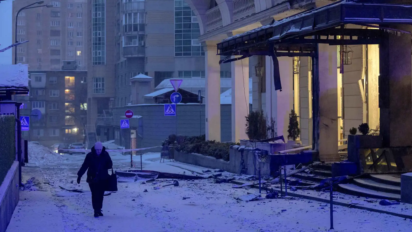 رئيس بلدية كييف يأمر السكان بمغادرة المدينة مؤقتاً (فيديو)