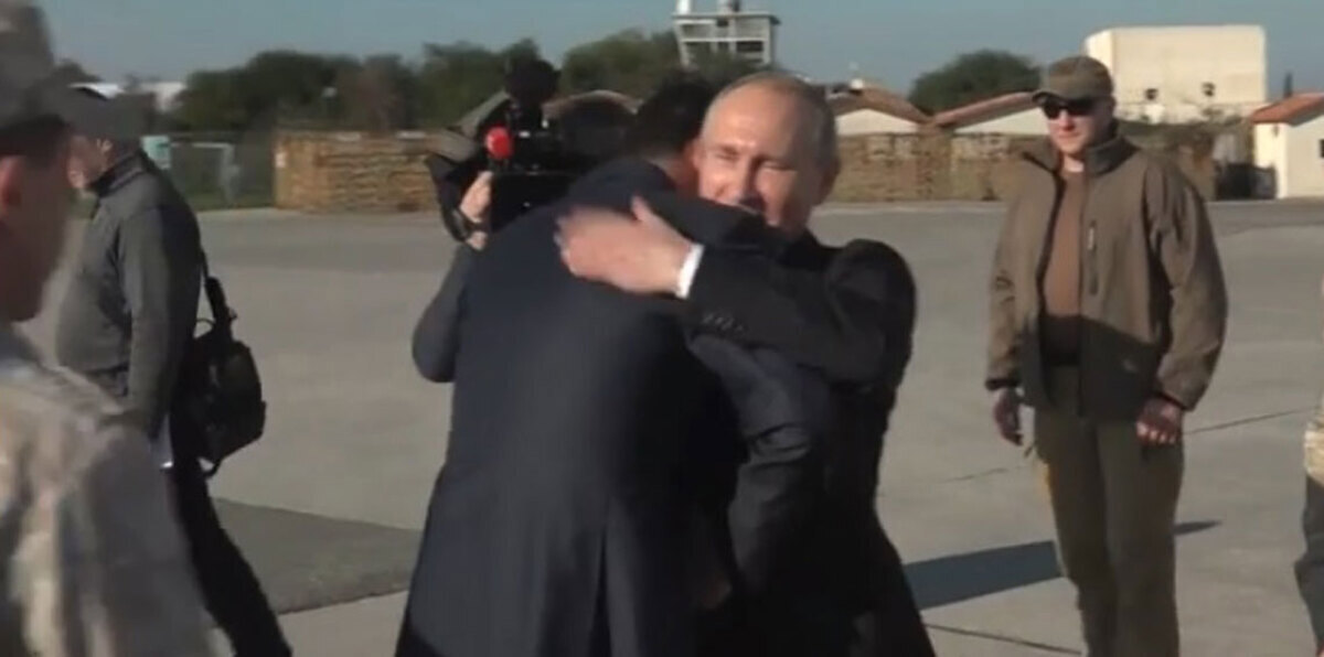 بوتين يزور سوريا للمرة الأولى ويأمر ببدء سحب القوات الروسية منها (فيديو)