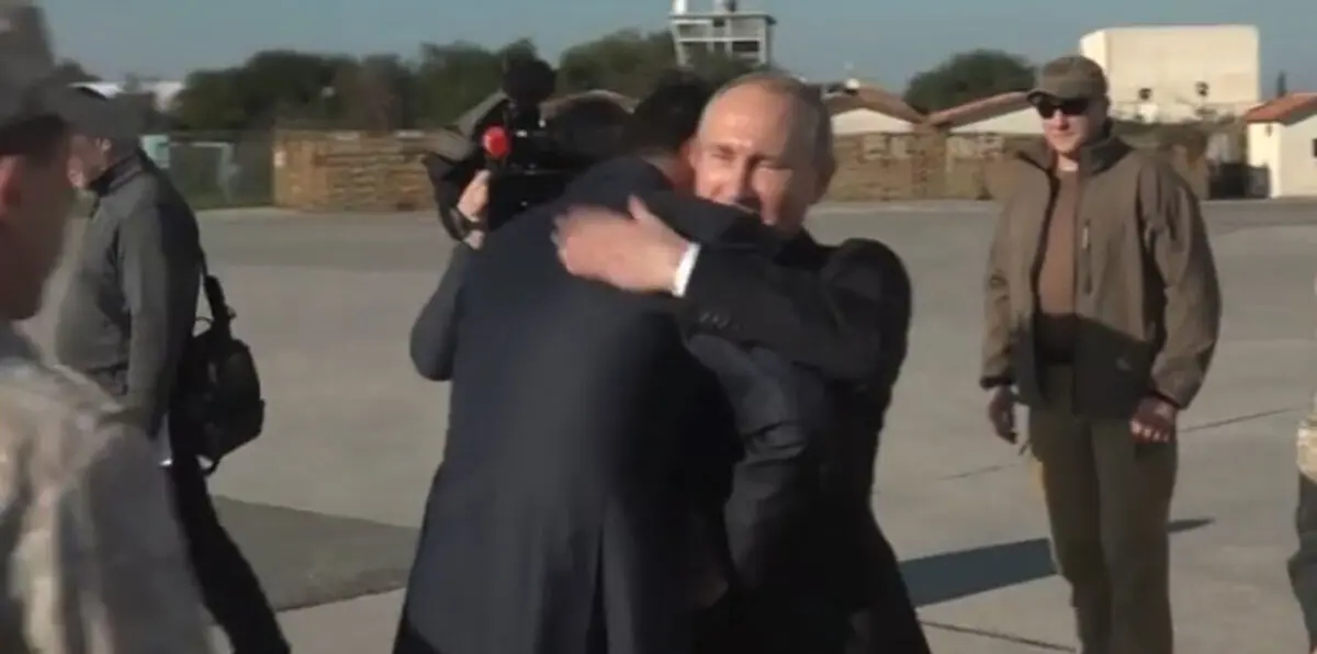 بوتين يزور سوريا للمرة الأولى ويأمر ببدء سحب القوات الروسية منها (فيديو)