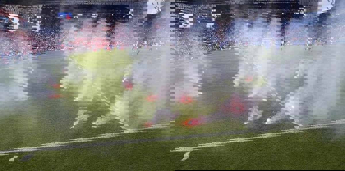 إلغاء مباراة في الدوري البلجيكي بسبب الشغب (فيديو)