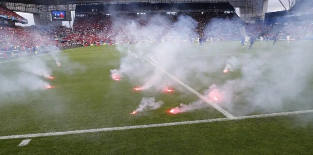 إلغاء مباراة في الدوري البلجيكي بسبب الشغب (فيديو)