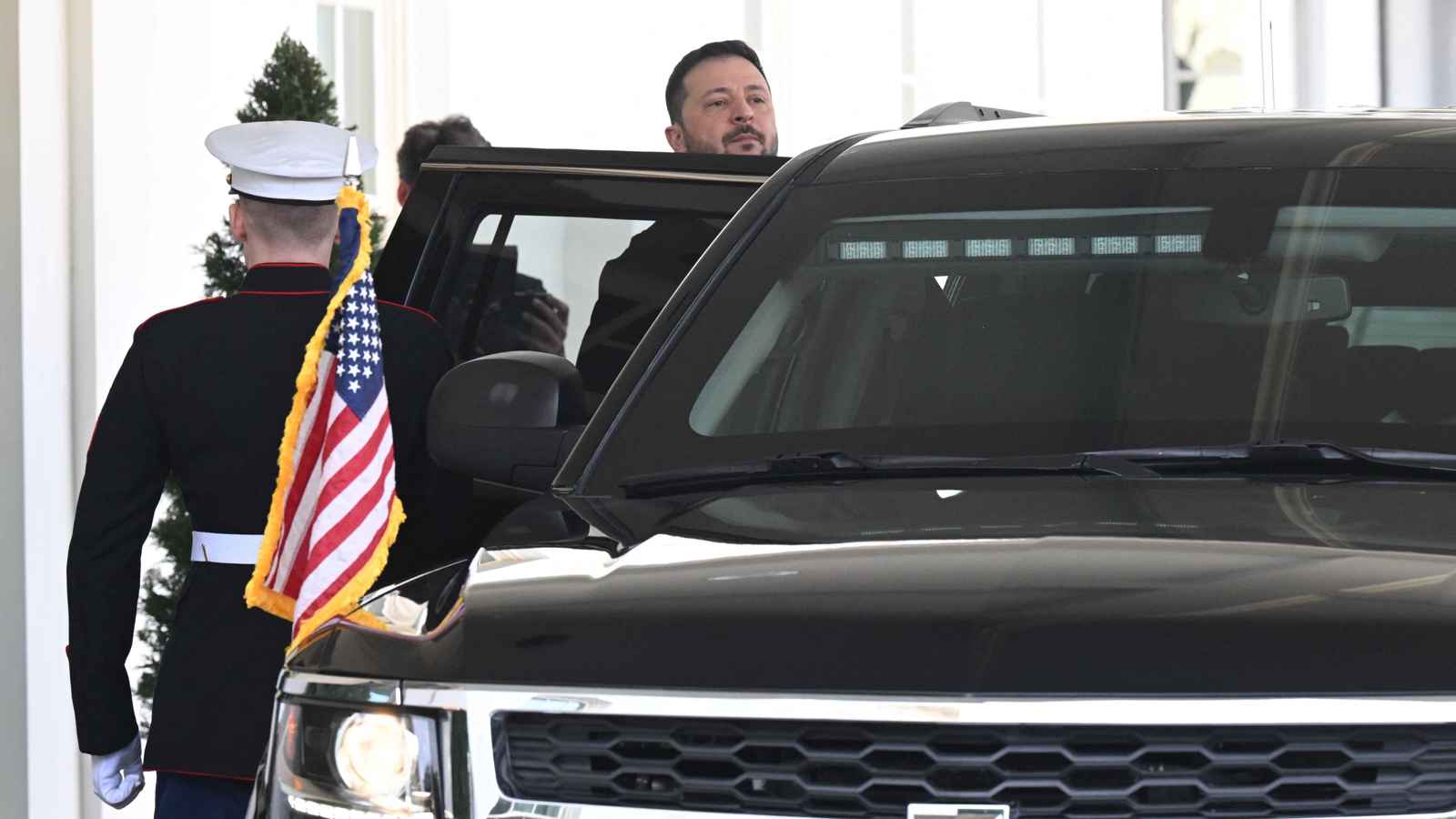 "نيويورك تايمز": زيلينسكي ذهب ليحقق نصراً دبلوماسياً فعاد بكارثة