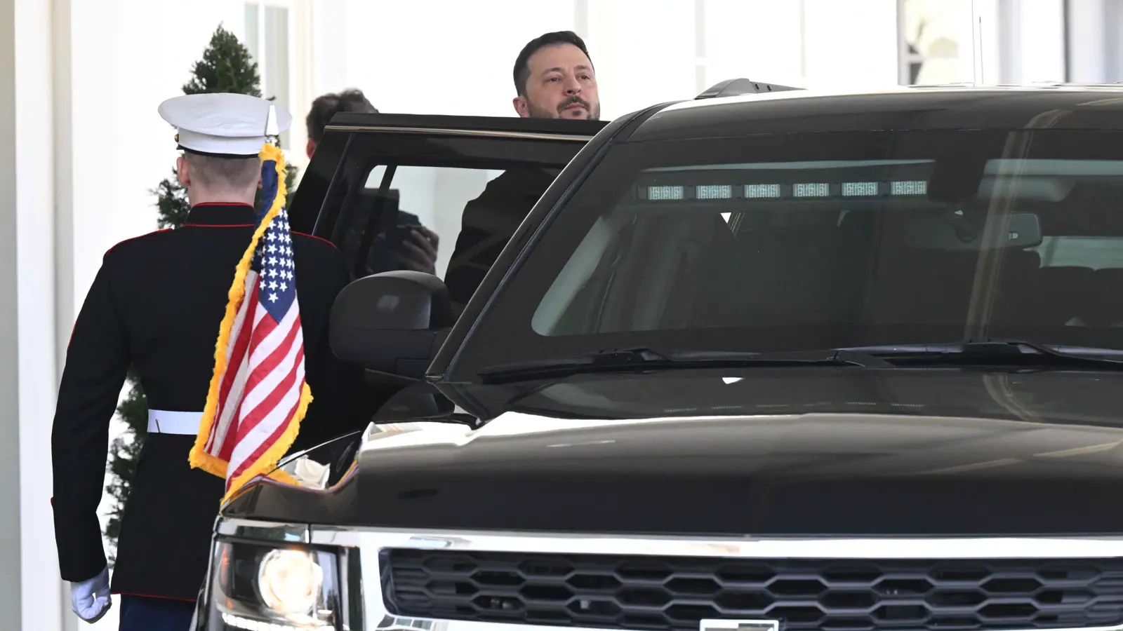 "نيويورك تايمز": زيلينسكي ذهب ليحقق نصراً دبلوماسياً فعاد بكارثة