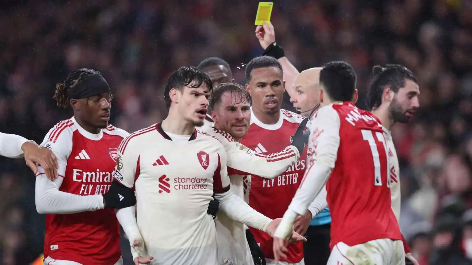 تصرف كارثي من مارتينلي تجاه لاعب ليفربول المصاب (فيديو)