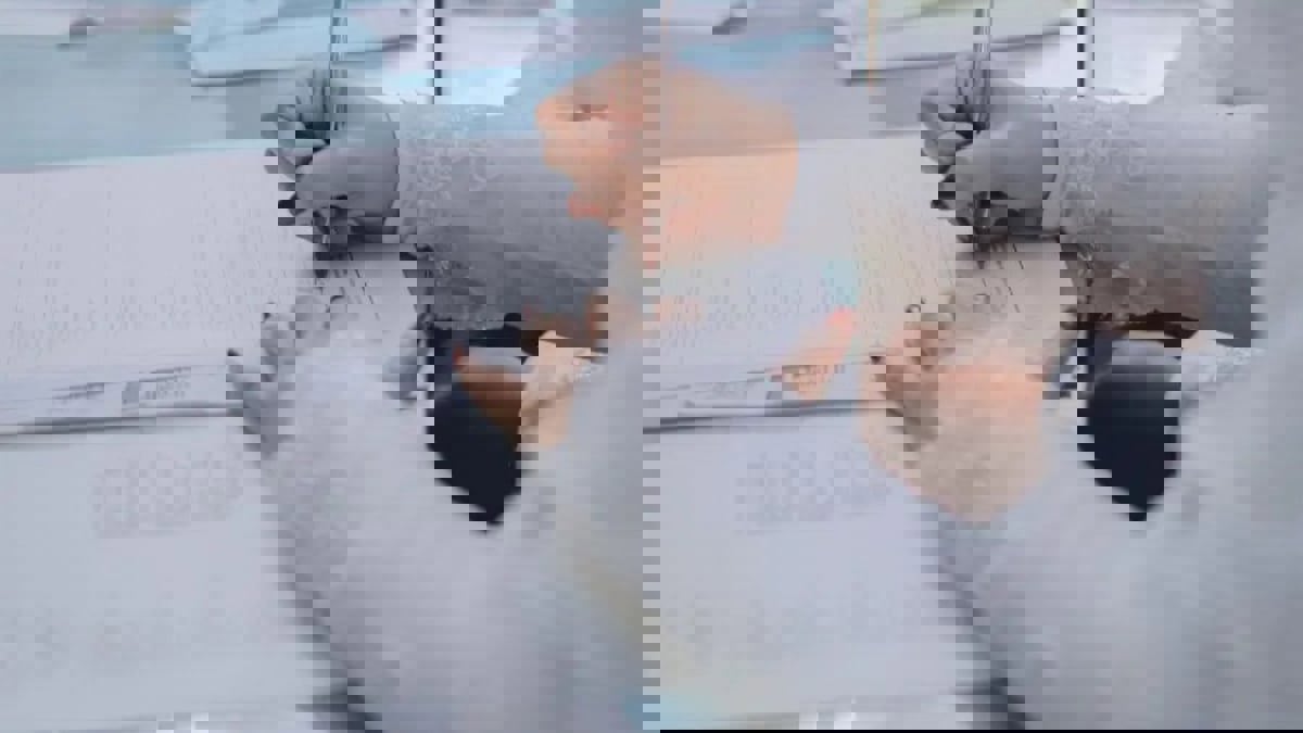 عروس مصرية تثير جدلا بعد انفعالها على المأذون (فيديو)