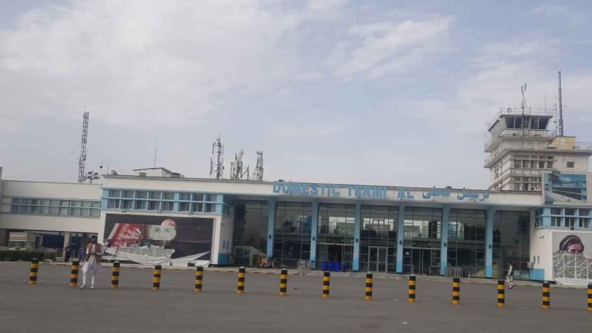 انفجار ضخم يهز محيط مطار كابول (فيديو)