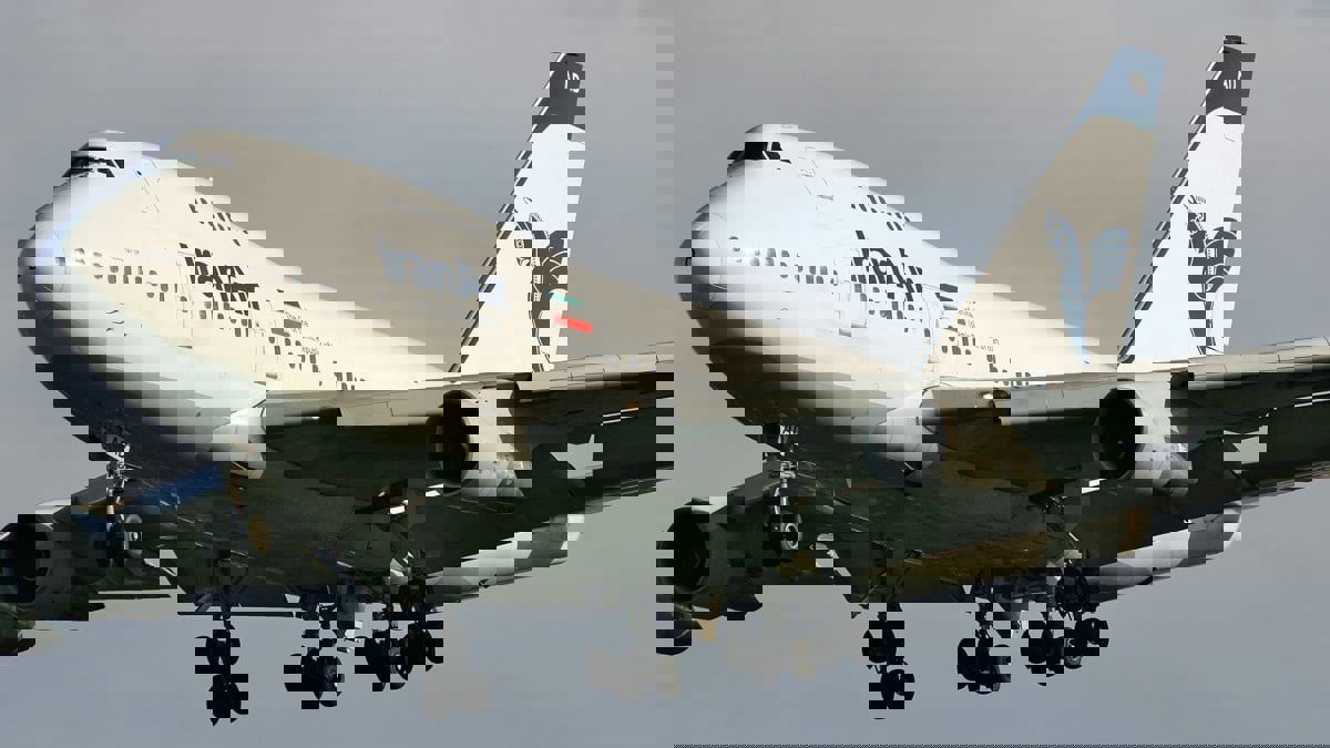 إيران.. شركات طيران تتجه للاقتراض من الحكومة لدفع رواتب موظفيها في ظل خسائر كورونا