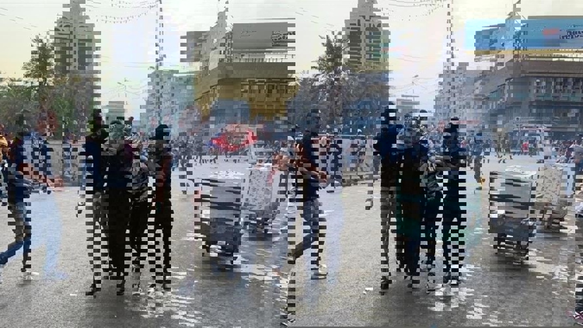 الأمن العراقي يفرق تظاهرات بغداد بالقوة (فيديو وصور)