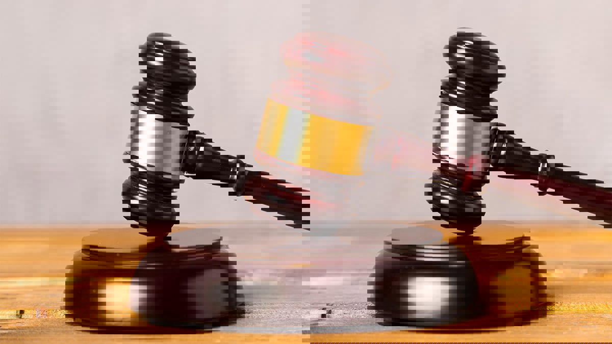 الإمارات.. "إنت ما متربية" تقود سيدة عربية إلى المحكمة