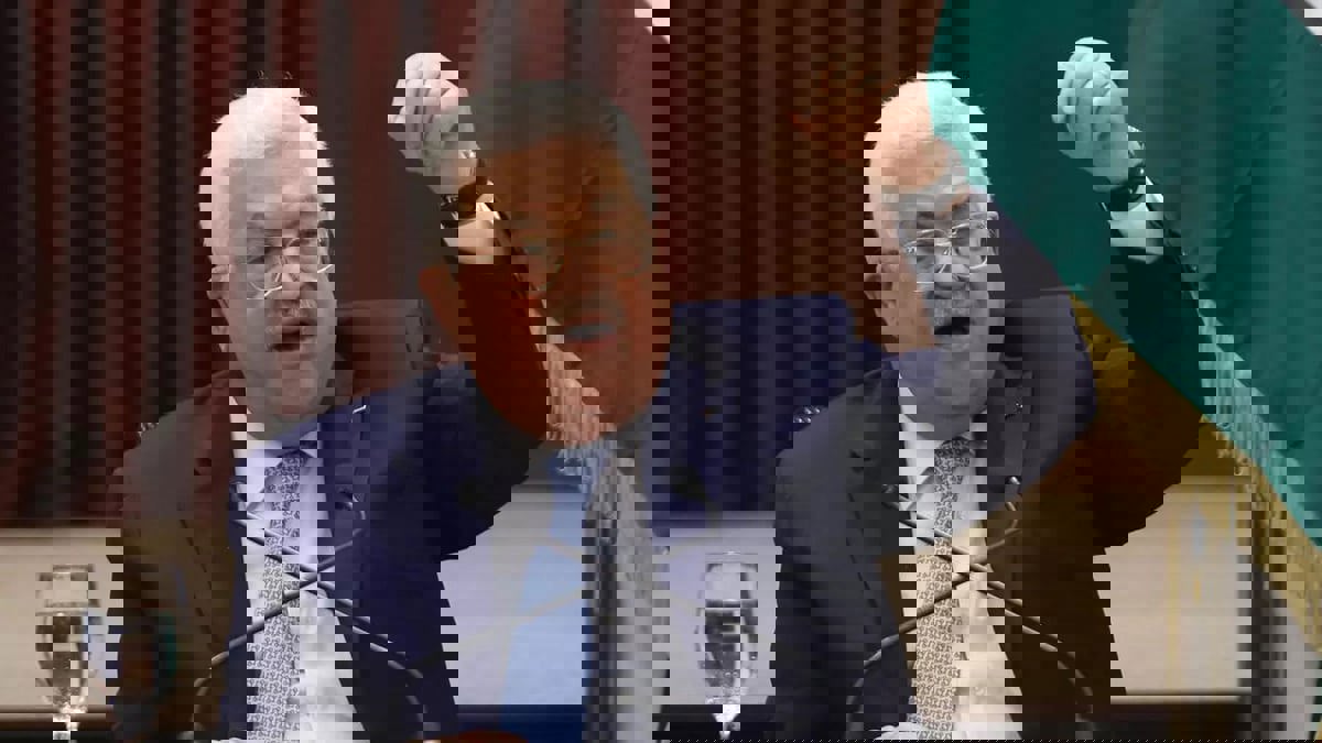 "واشنطن بوست": محمود عباس يواجه أزمة ثلاثية الأبعاد