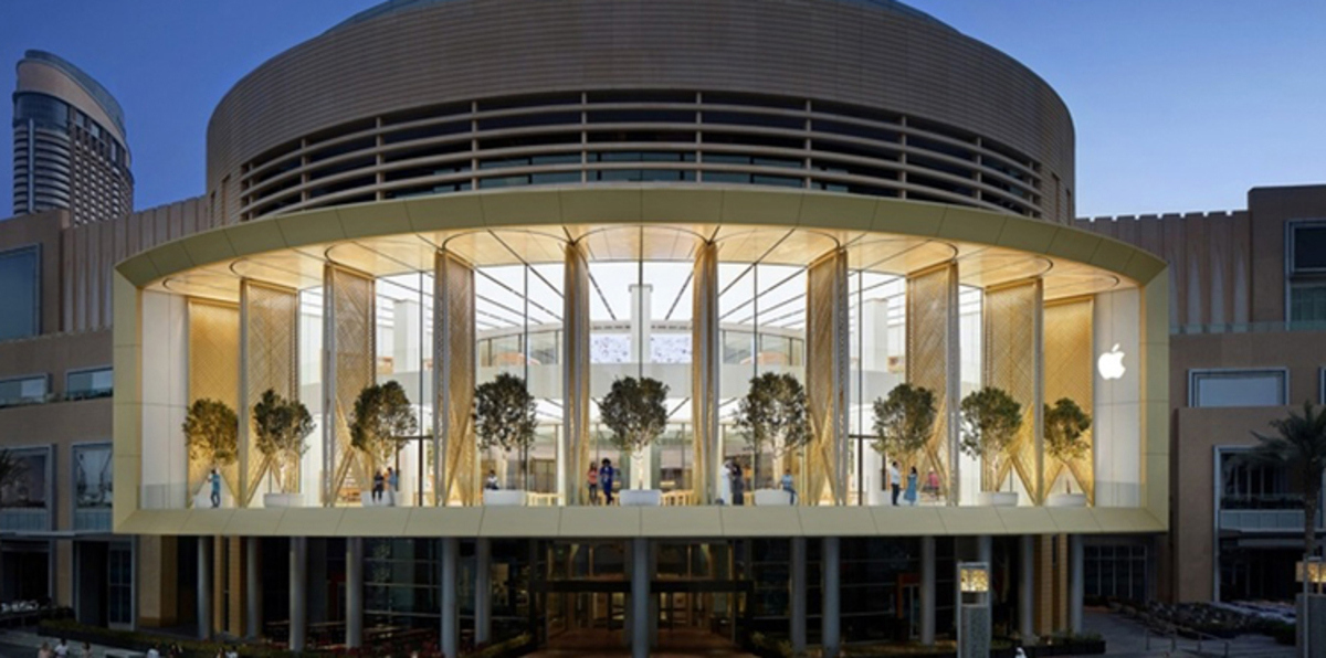 نوافذ عجيبة لترطيب الجو داخل فرع أبل الجديد في دبي (فيديو)