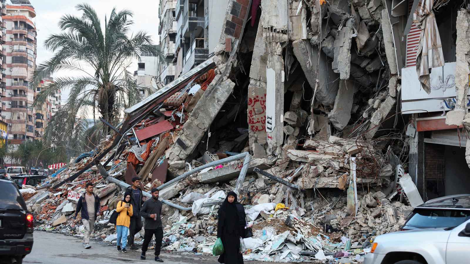 خاص- مجوهرات وشركات وهمية.. كيف يجلب حزب الله الأموال رغم "التدقيق"؟